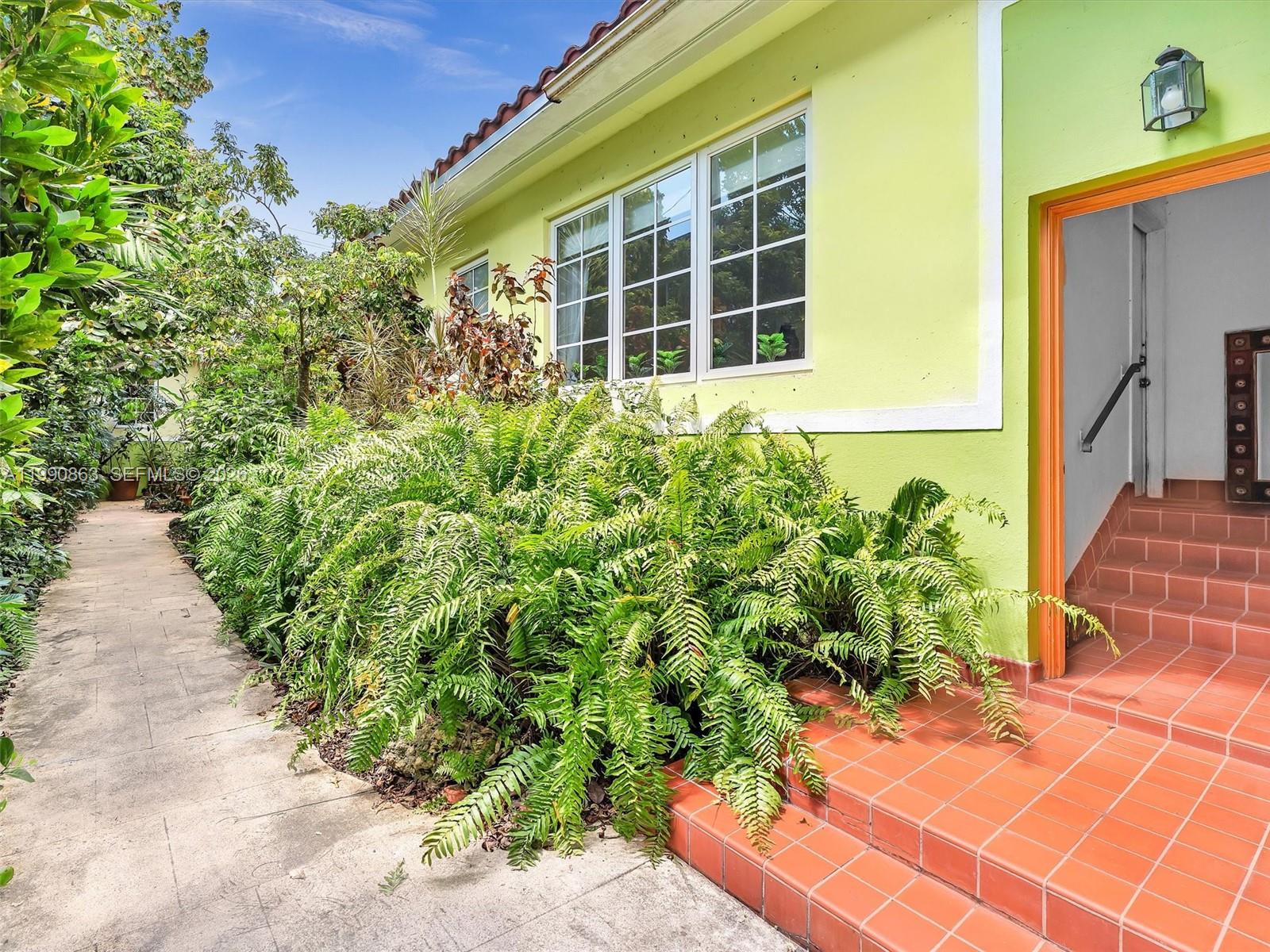 910 Lenox Ave #2 Miami Beach, FL 33139