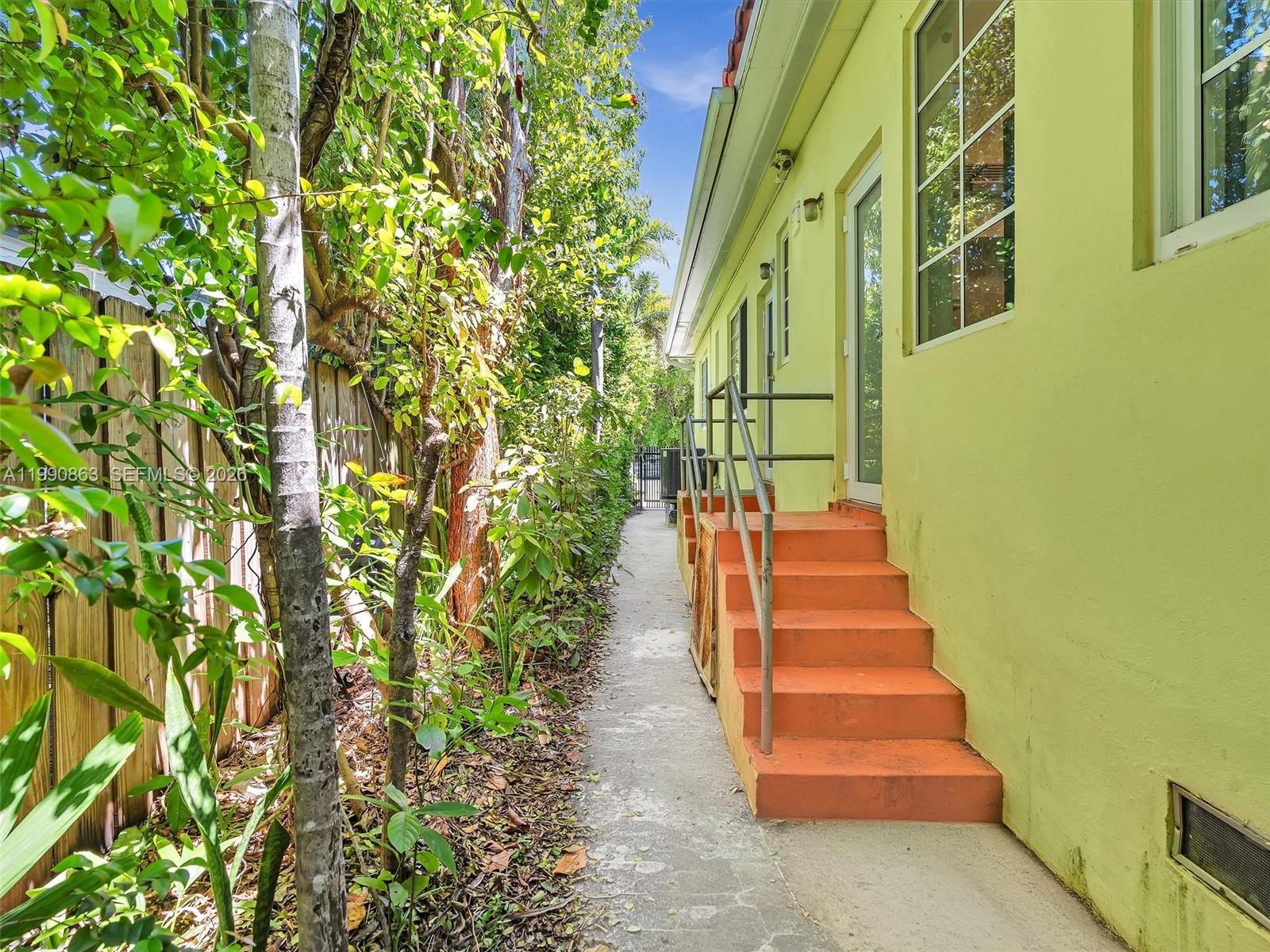 910 Lenox Ave #2 Miami Beach, FL 33139