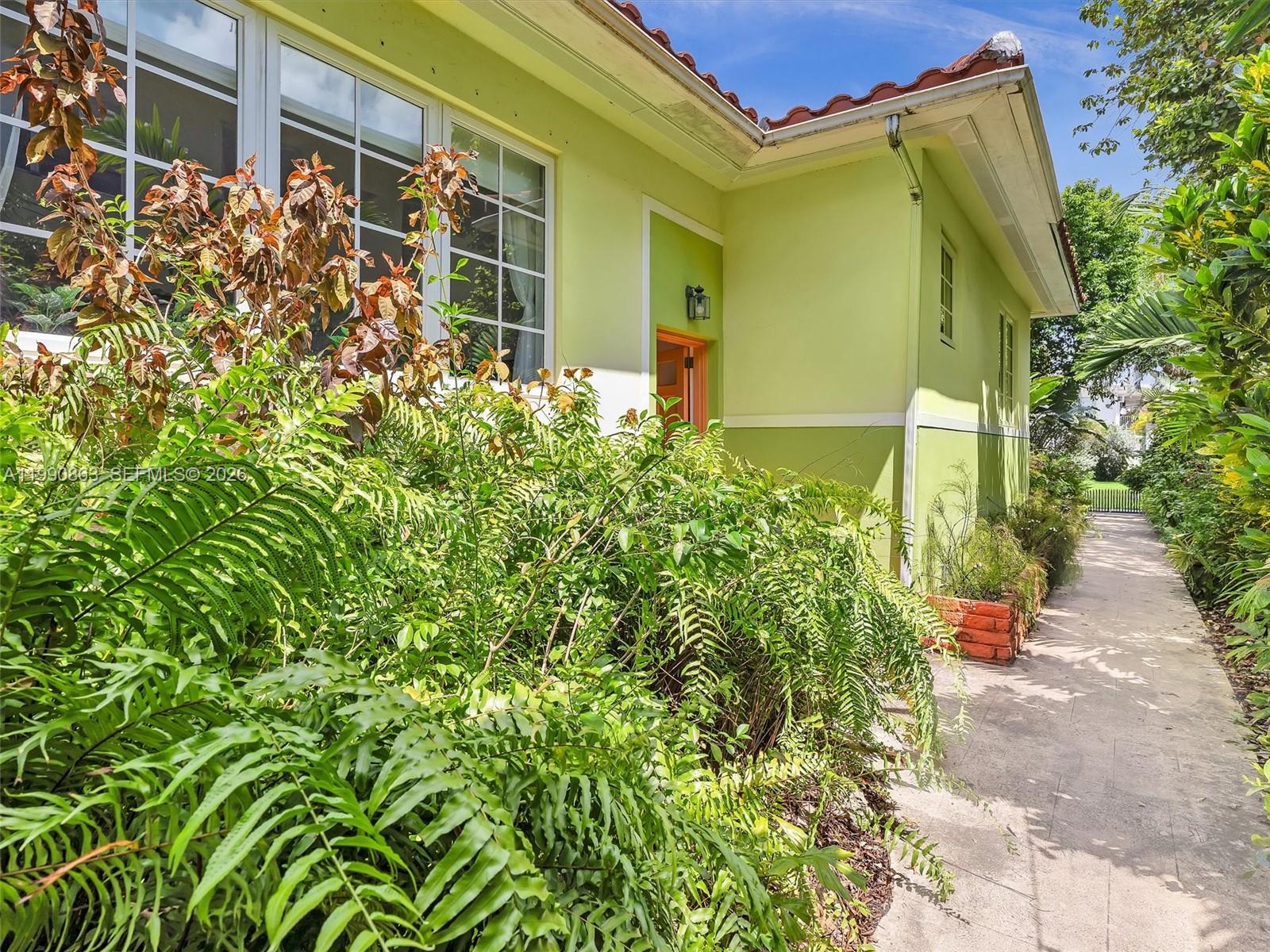 910 Lenox Ave #2 Miami Beach, FL 33139