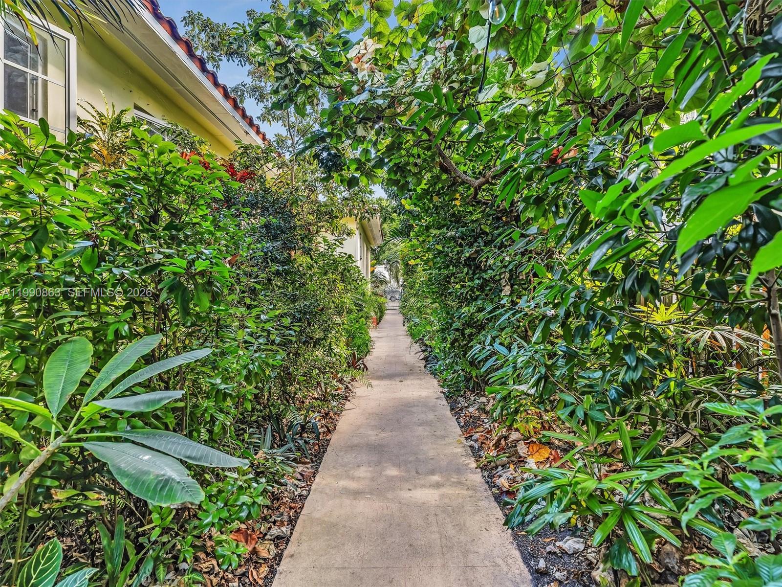 910 Lenox Ave #2 Miami Beach, FL 33139