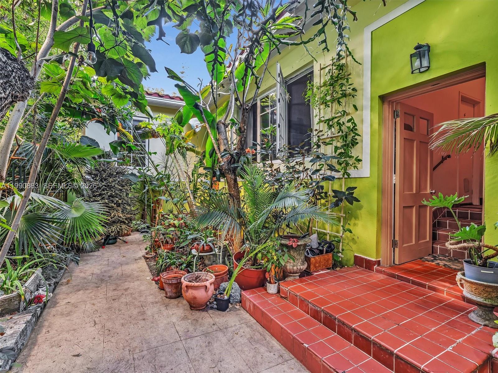 910 Lenox Ave #2 Miami Beach, FL 33139