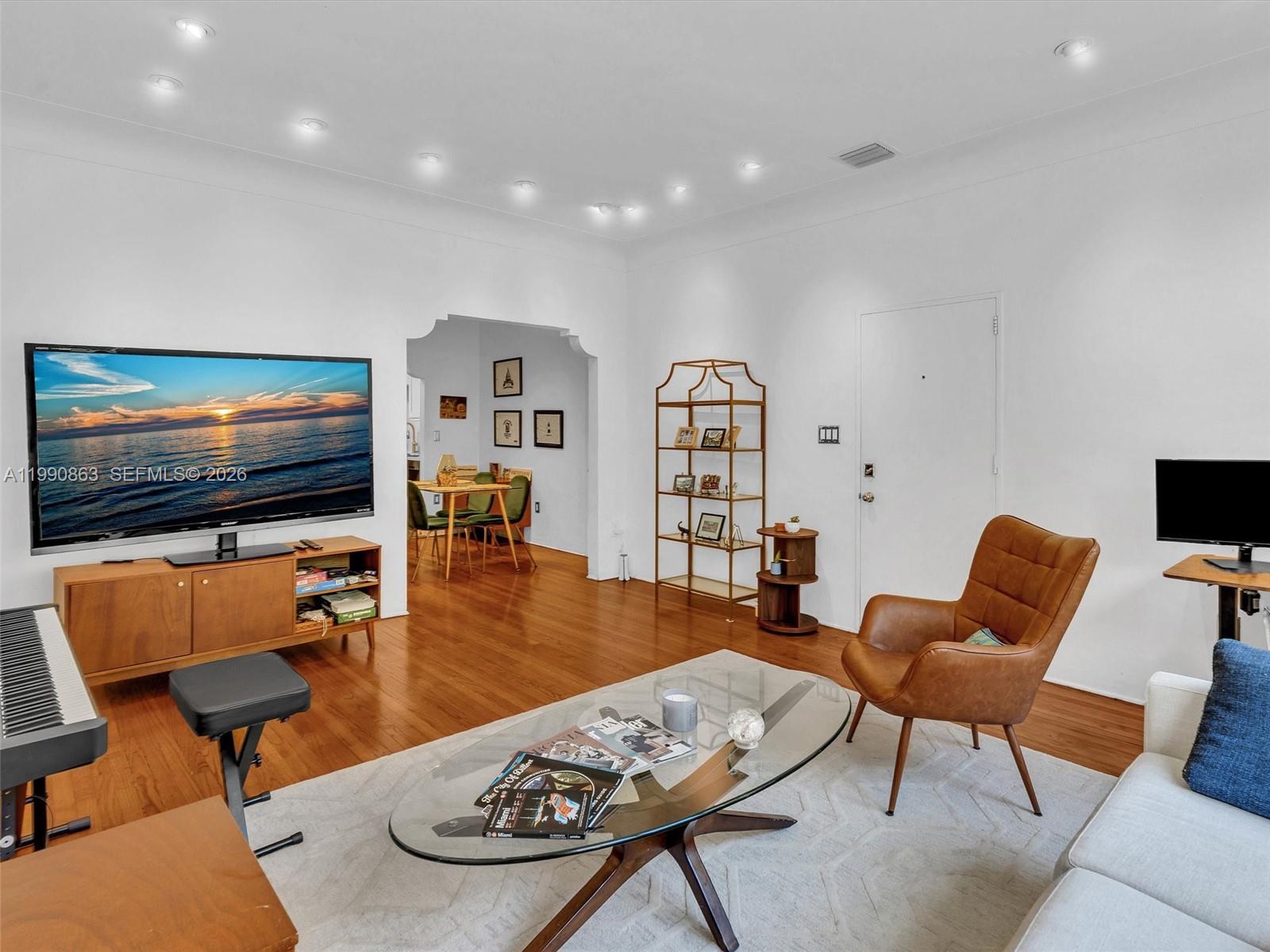 910 Lenox Ave #2 Miami Beach, FL 33139