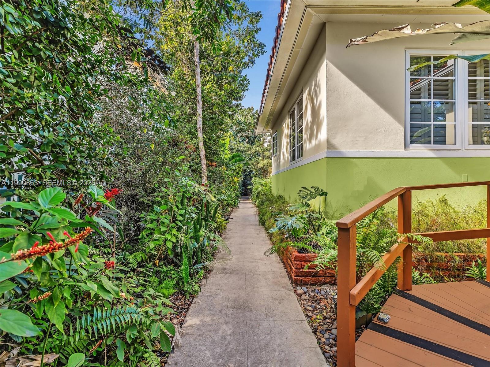 910 Lenox Ave #2 Miami Beach, FL 33139