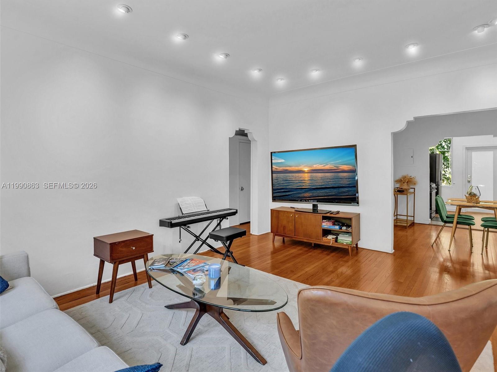 910 Lenox Ave #2 Miami Beach, FL 33139