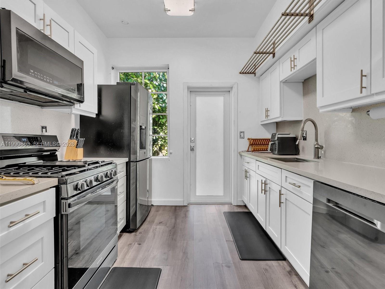 910 Lenox Ave #2 Miami Beach, FL 33139