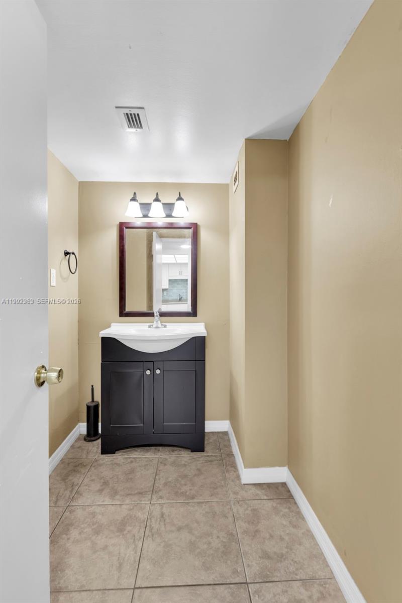 18011 Biscayne Blvd #903 Aventura, FL 33160