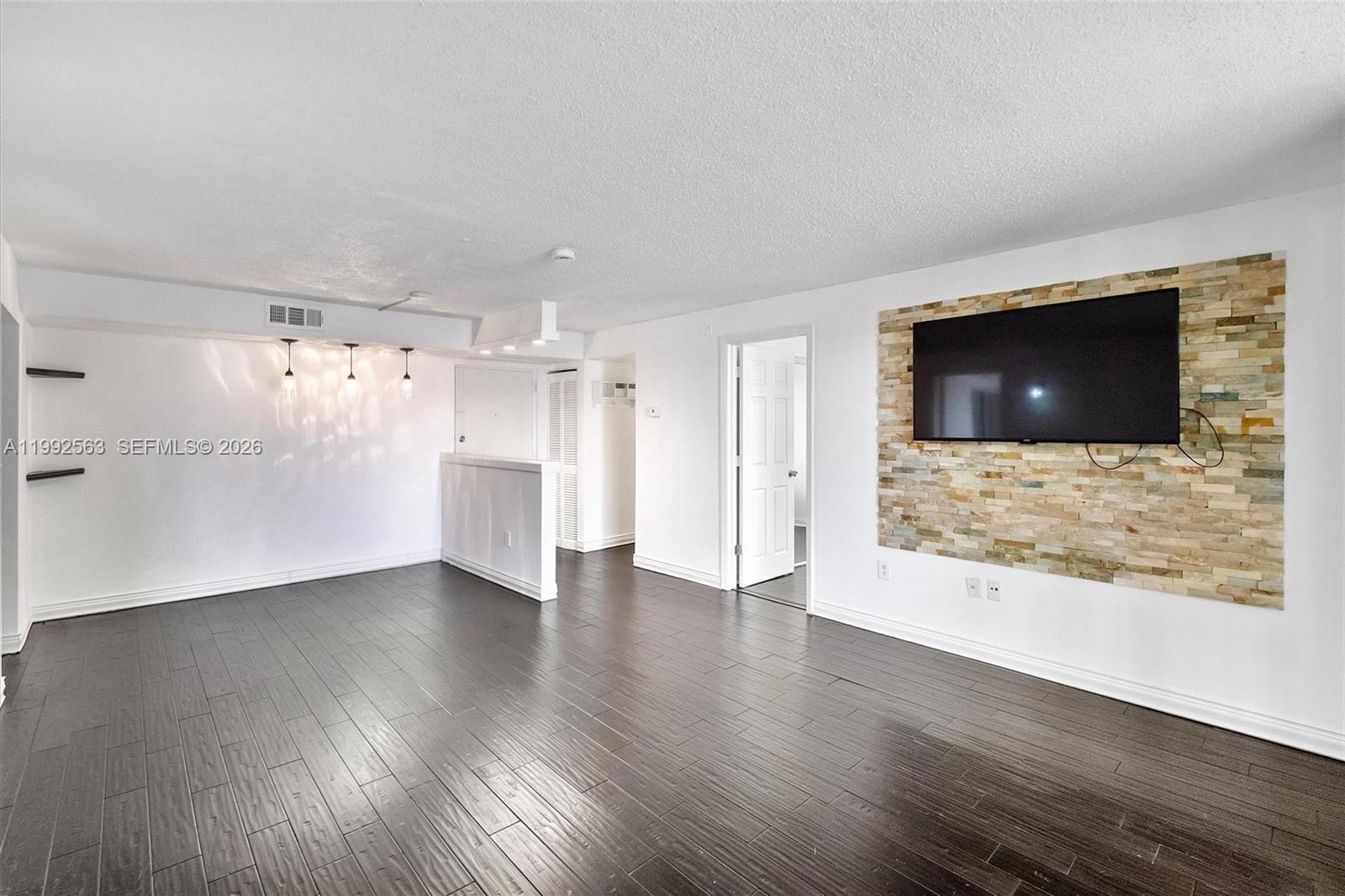 1720 NW N Riv Dr #211