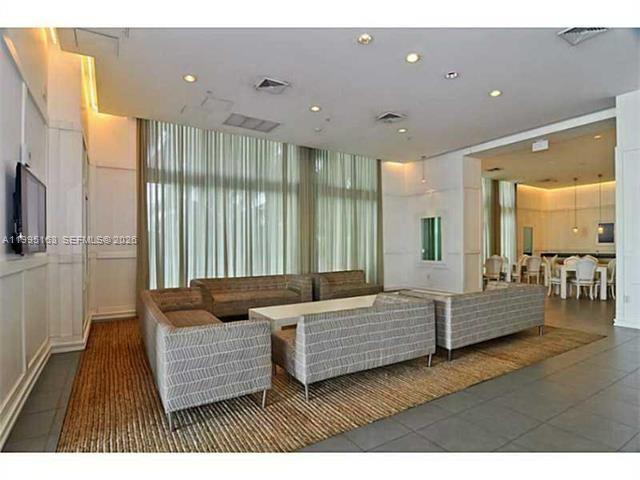 90 SW 3rd St #1809 Miami, FL 33130