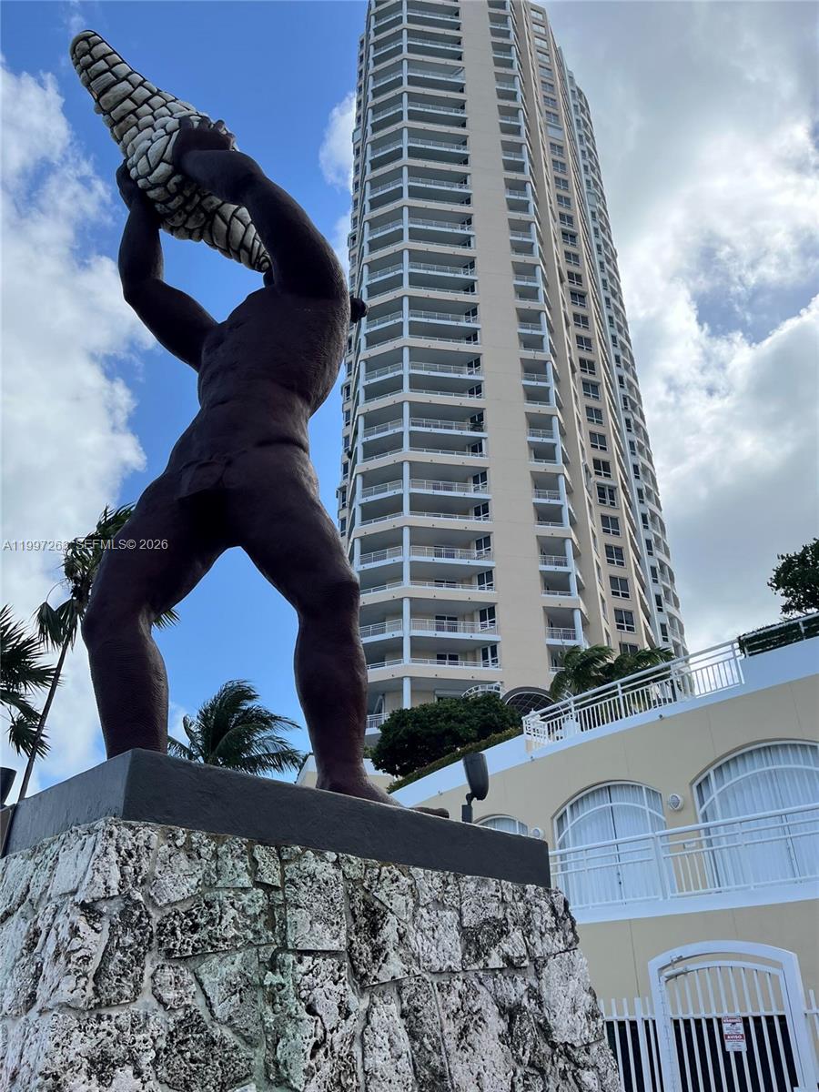 808 Brickell Key Dr #2002