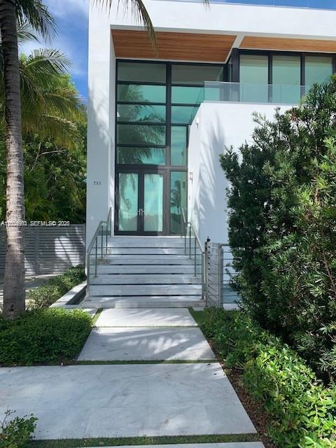 785 Harbor Dr #_ Key Biscayne, FL 33149