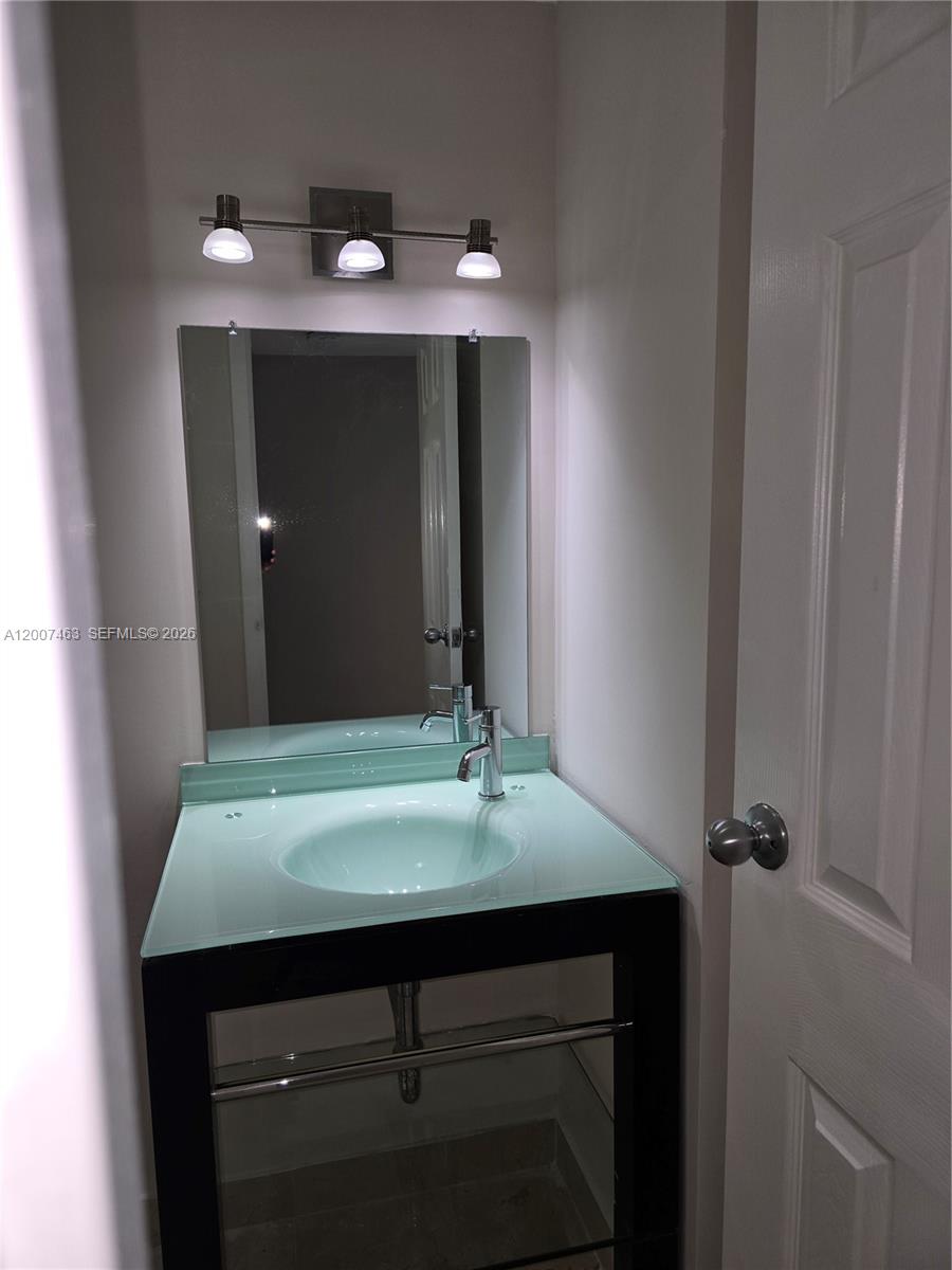 image Arlen House East22
