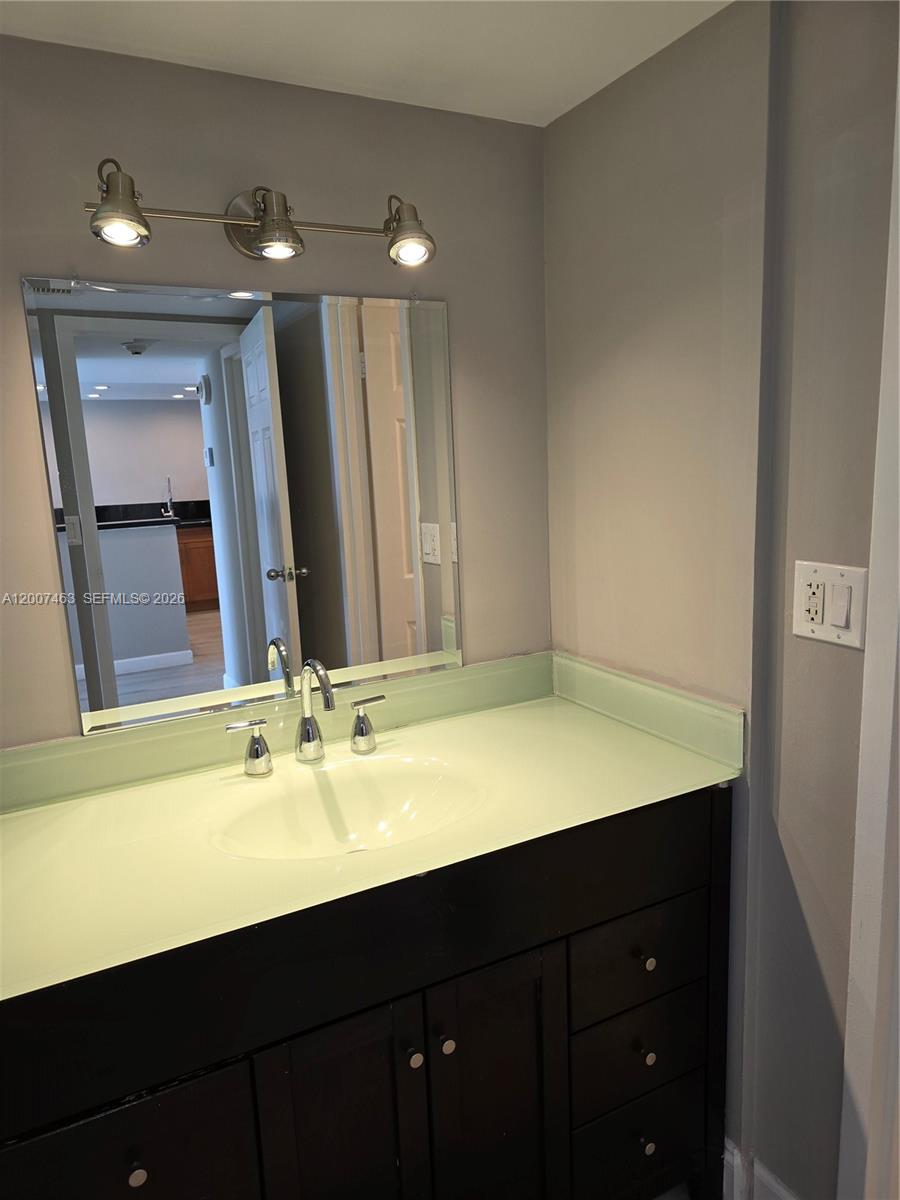 image Arlen House East25