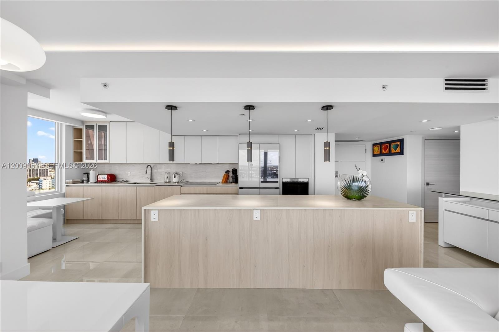 400 S Pointe Dr #2009 Miami Beach, FL 33139