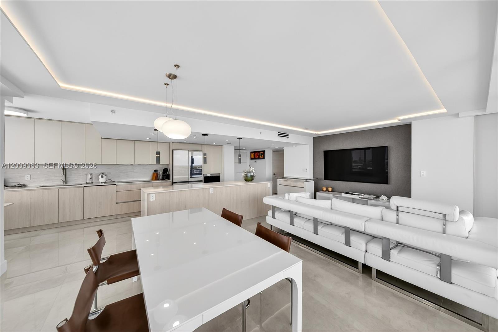 400 S Pointe Dr #2009 Miami Beach, FL 33139