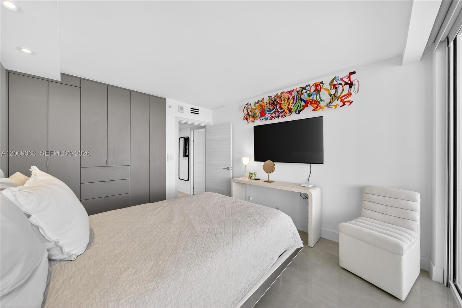 400 S Pointe Dr #2009 Miami Beach, FL 33139