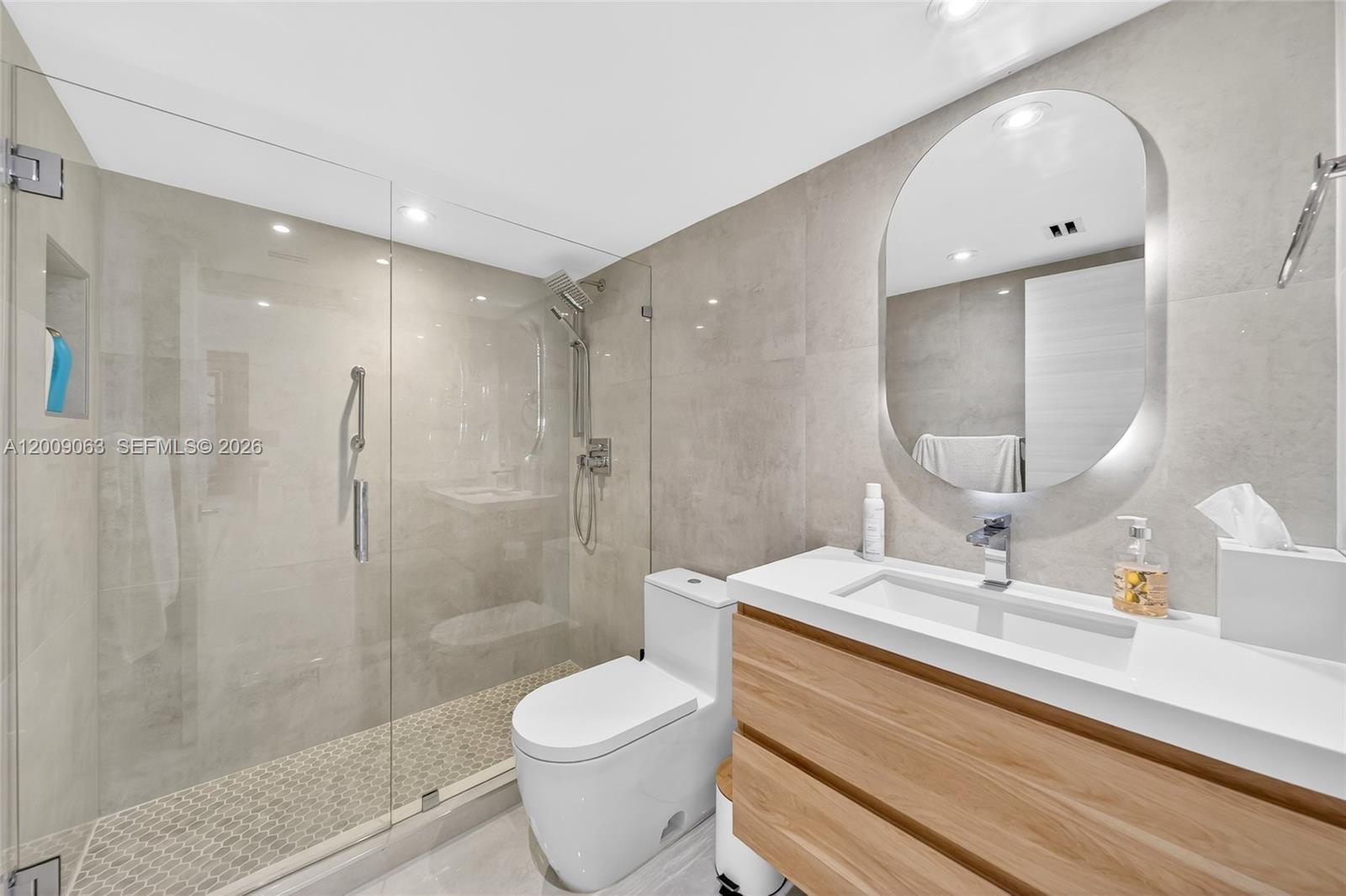 400 S Pointe Dr #2009 Miami Beach, FL 33139