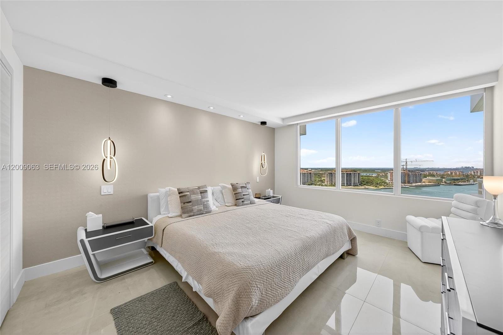 400 S Pointe Dr #2009 Miami Beach, FL 33139