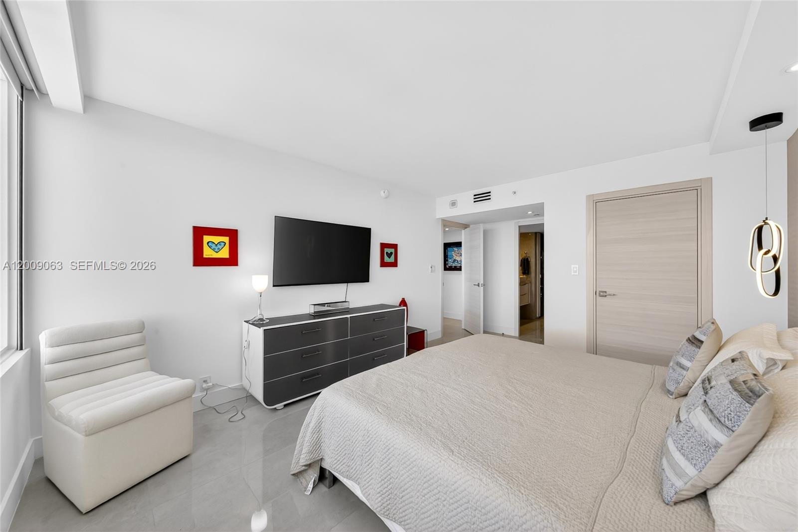 400 S Pointe Dr #2009 Miami Beach, FL 33139