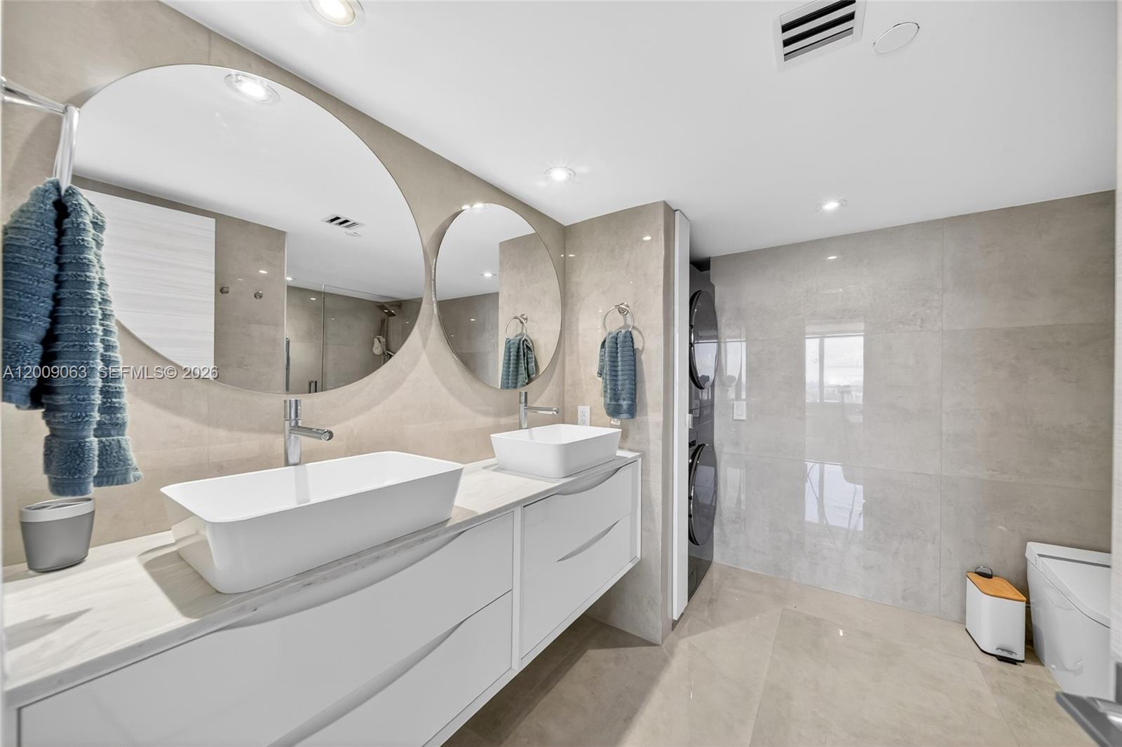 400 S Pointe Dr #2009 Miami Beach, FL 33139