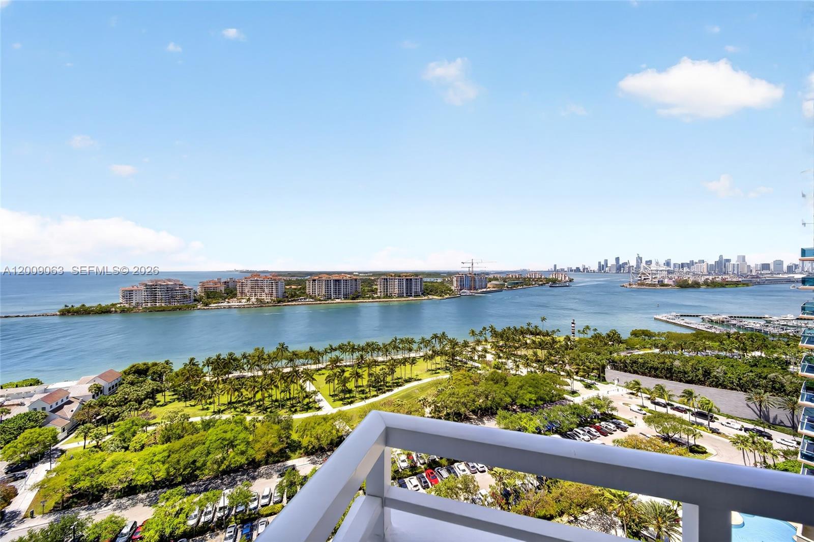 400 S Pointe Dr #2009 Miami Beach, FL 33139