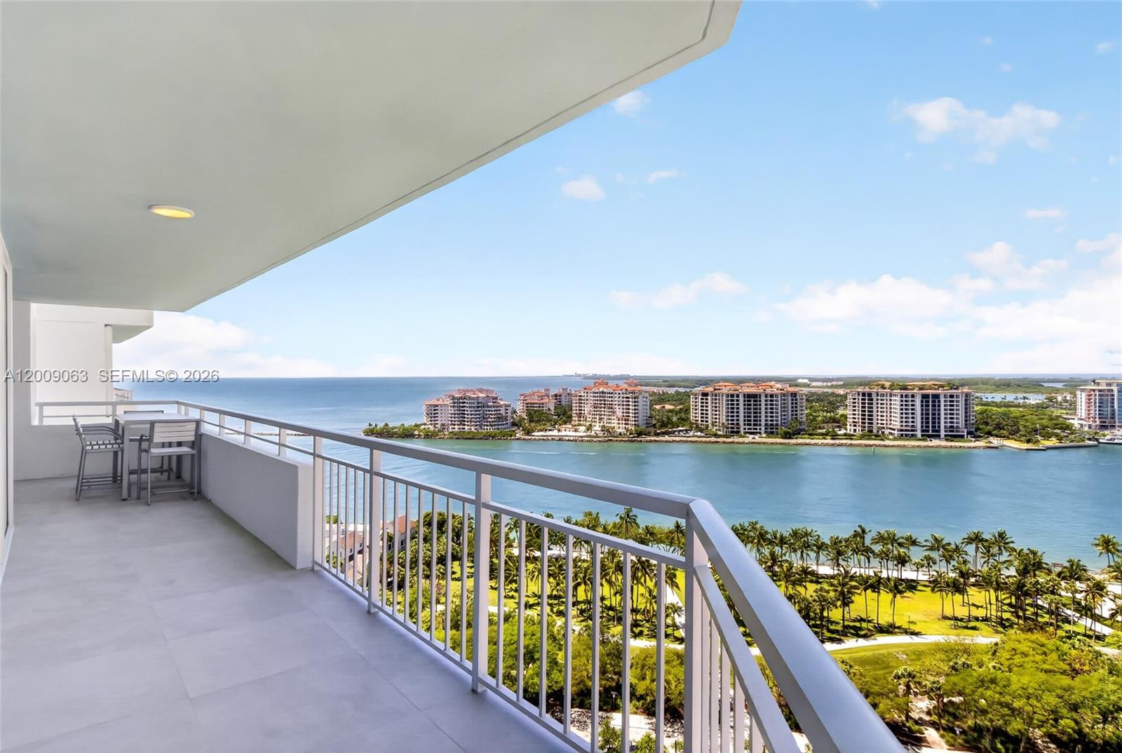 400 S Pointe Dr #2009 Miami Beach, FL 33139