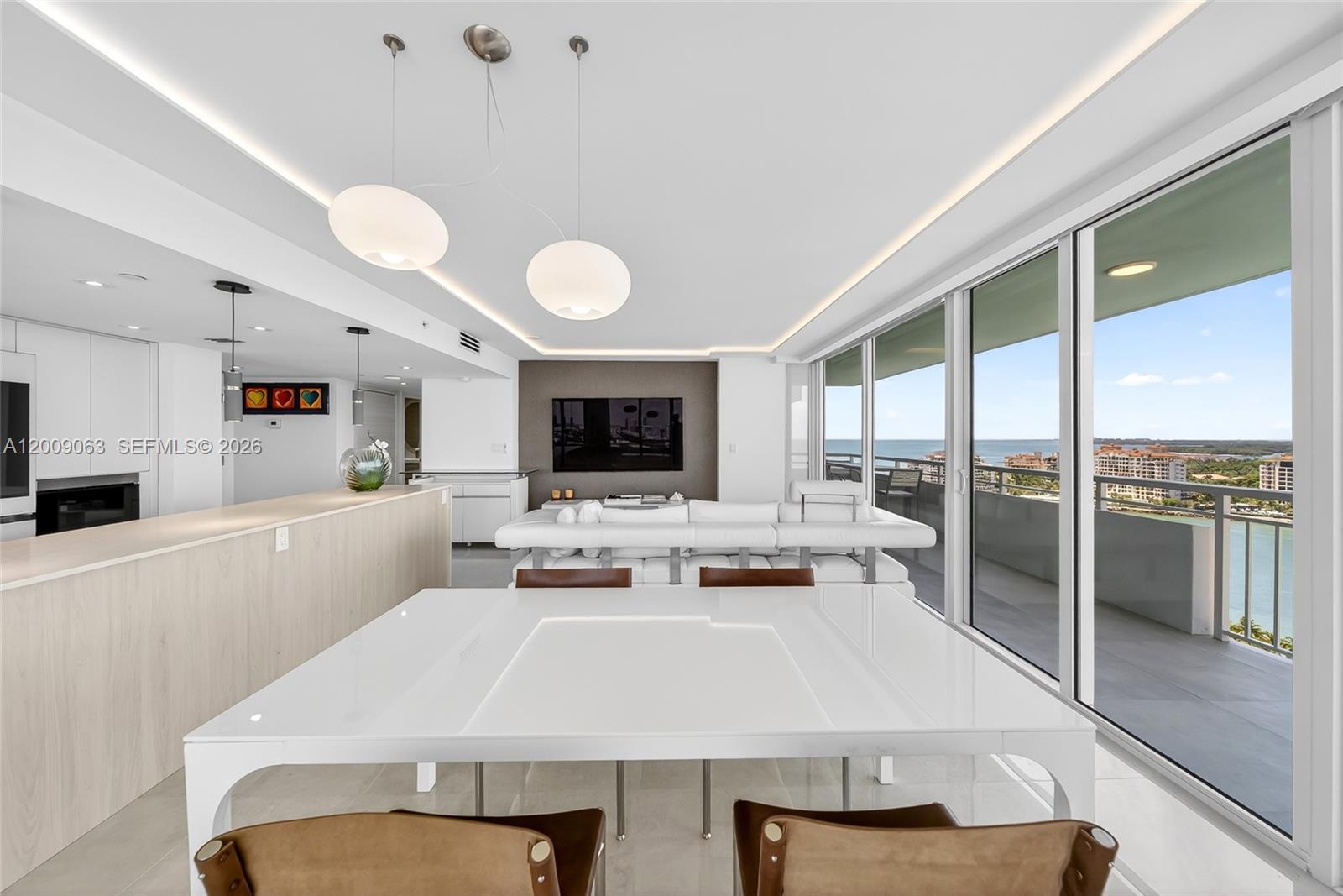 400 S Pointe Dr #2009 Miami Beach, FL 33139