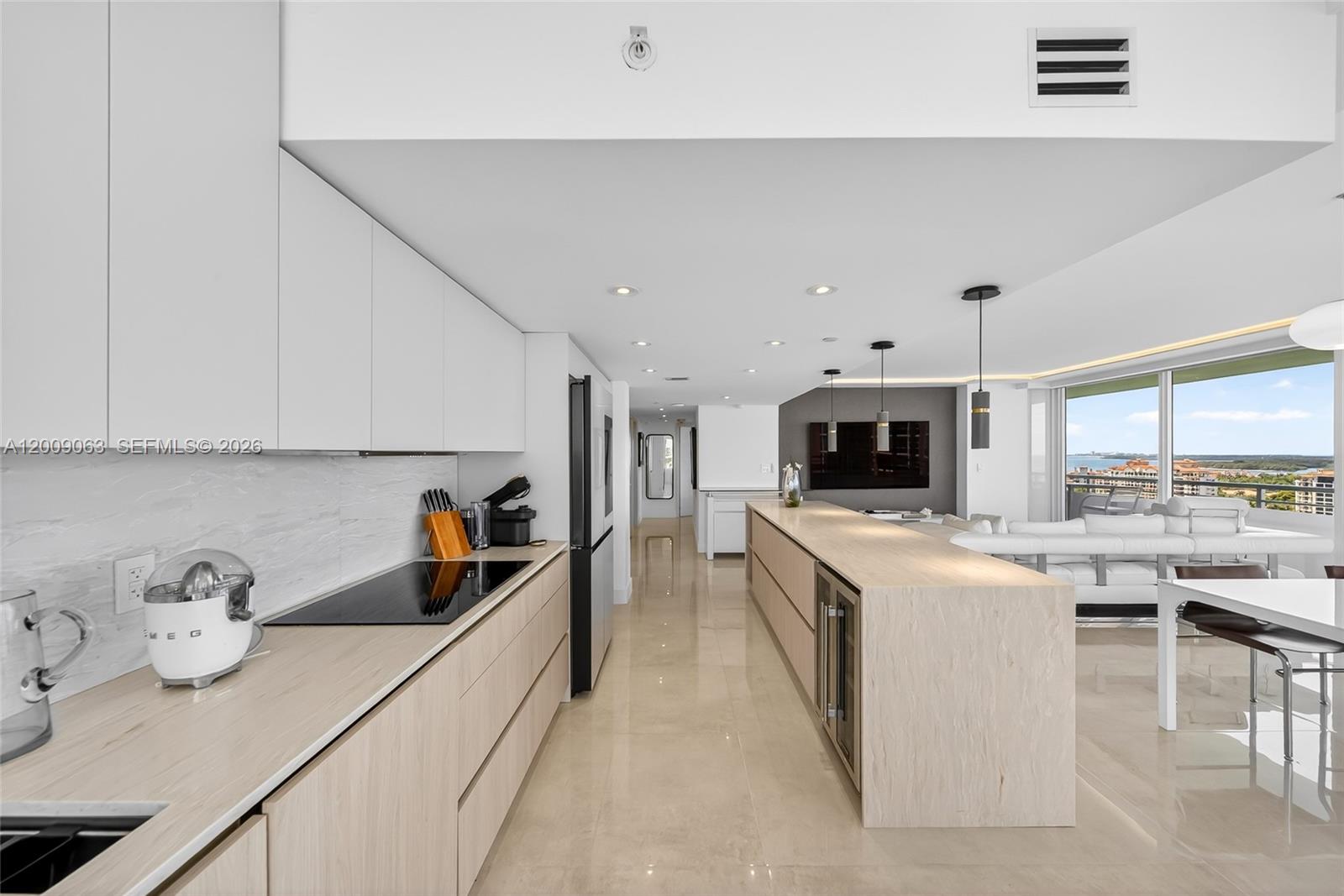 400 S Pointe Dr #2009 Miami Beach, FL 33139
