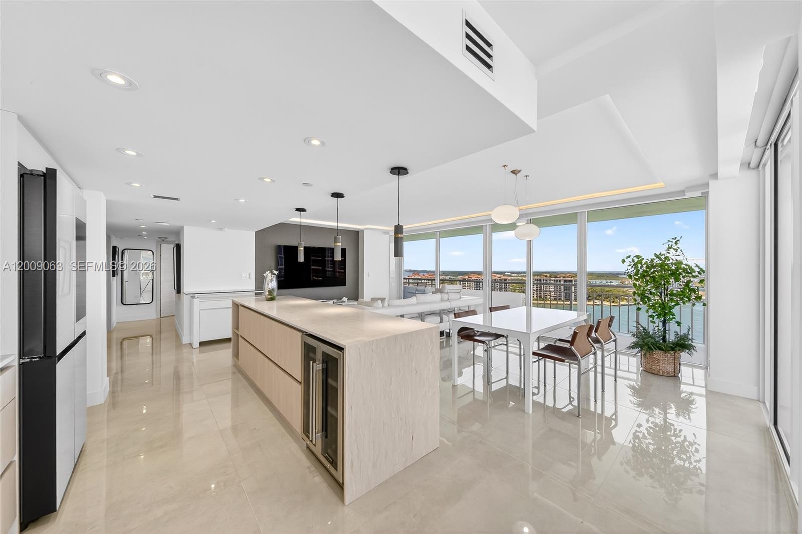 400 S Pointe Dr #2009 Miami Beach, FL 33139