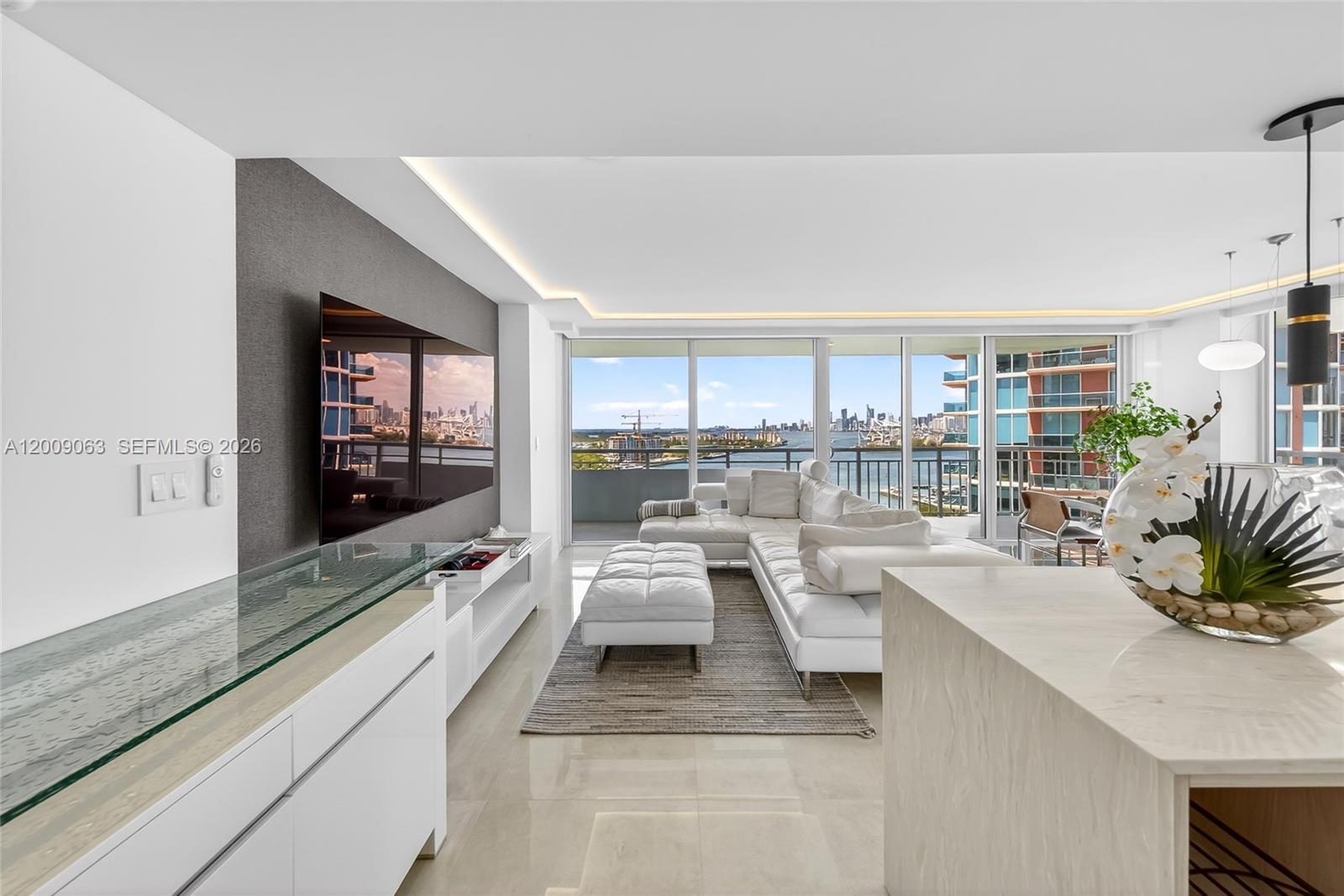 400 S Pointe Dr #2009 Miami Beach, FL 33139