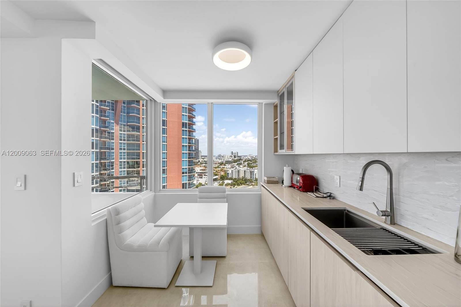 400 S Pointe Dr #2009 Miami Beach, FL 33139
