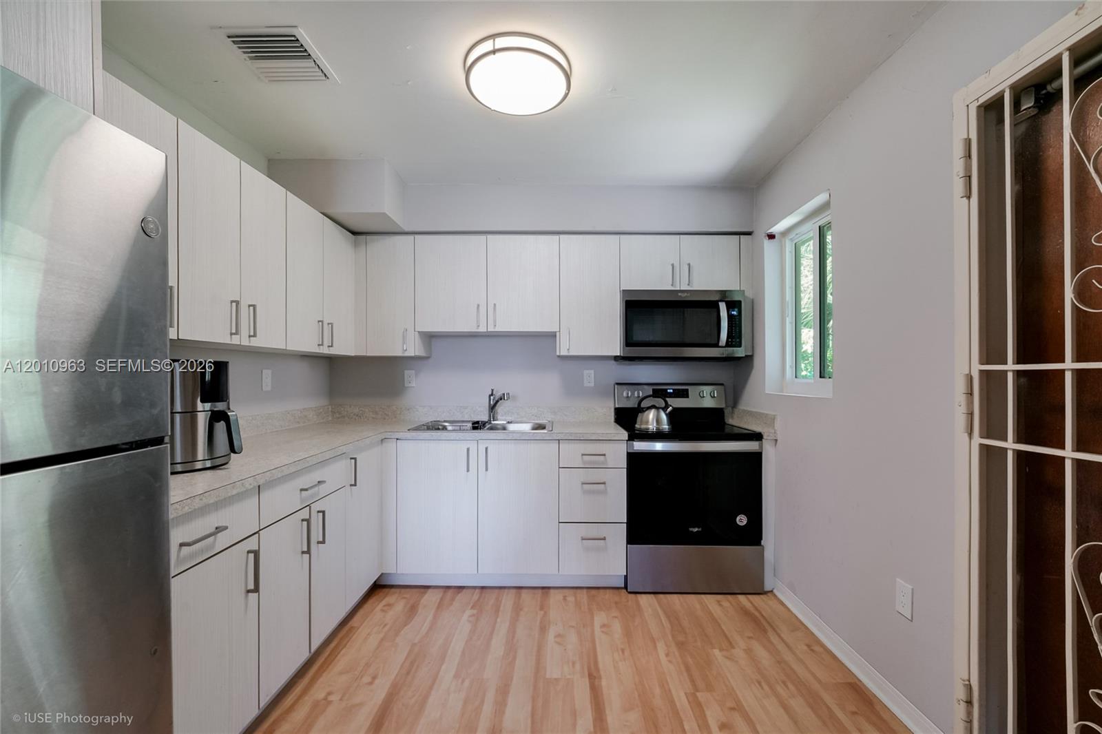 3278 Thomas Ave Miami, FL 33133
