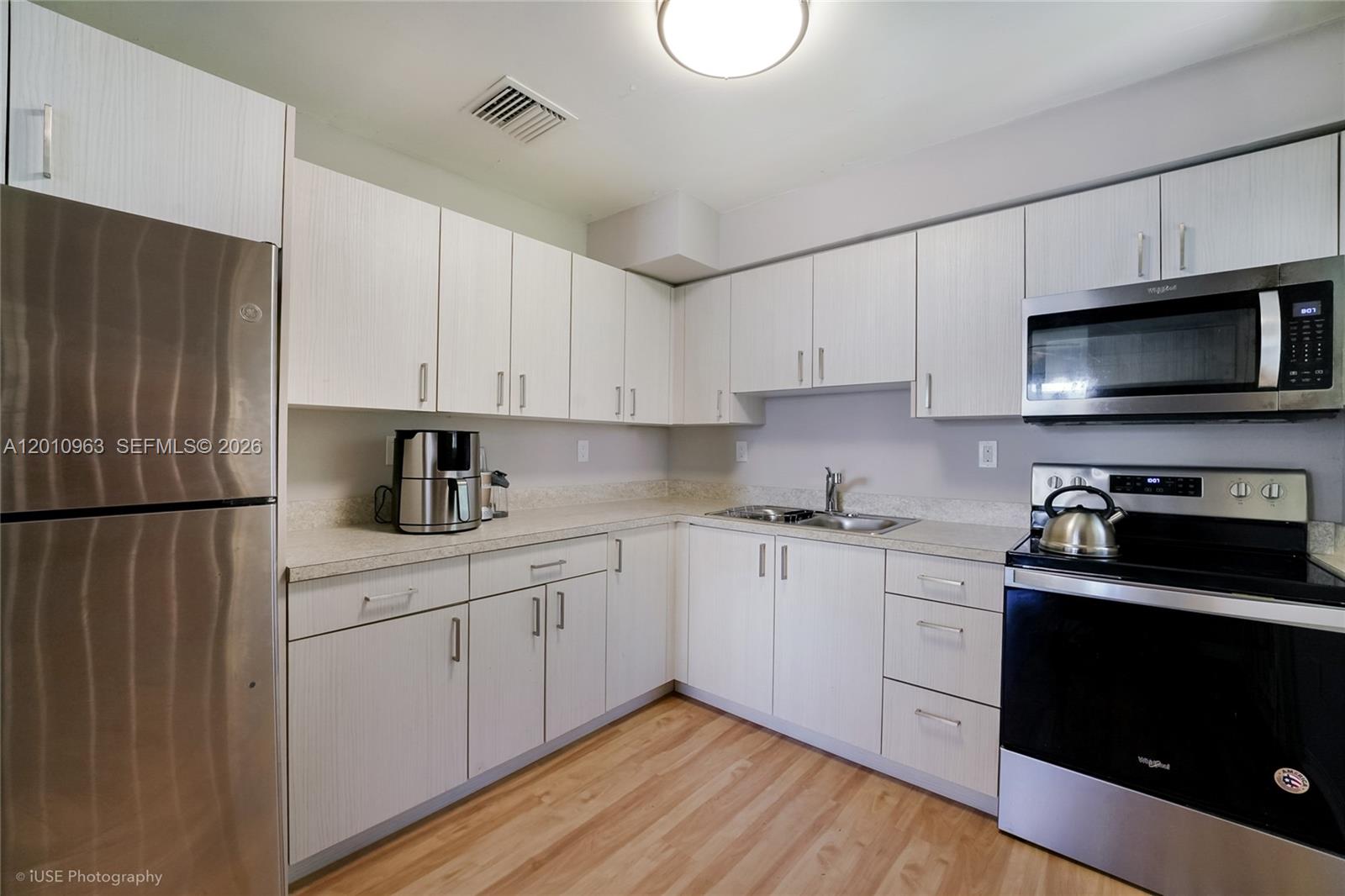 3278 Thomas Ave Miami, FL 33133