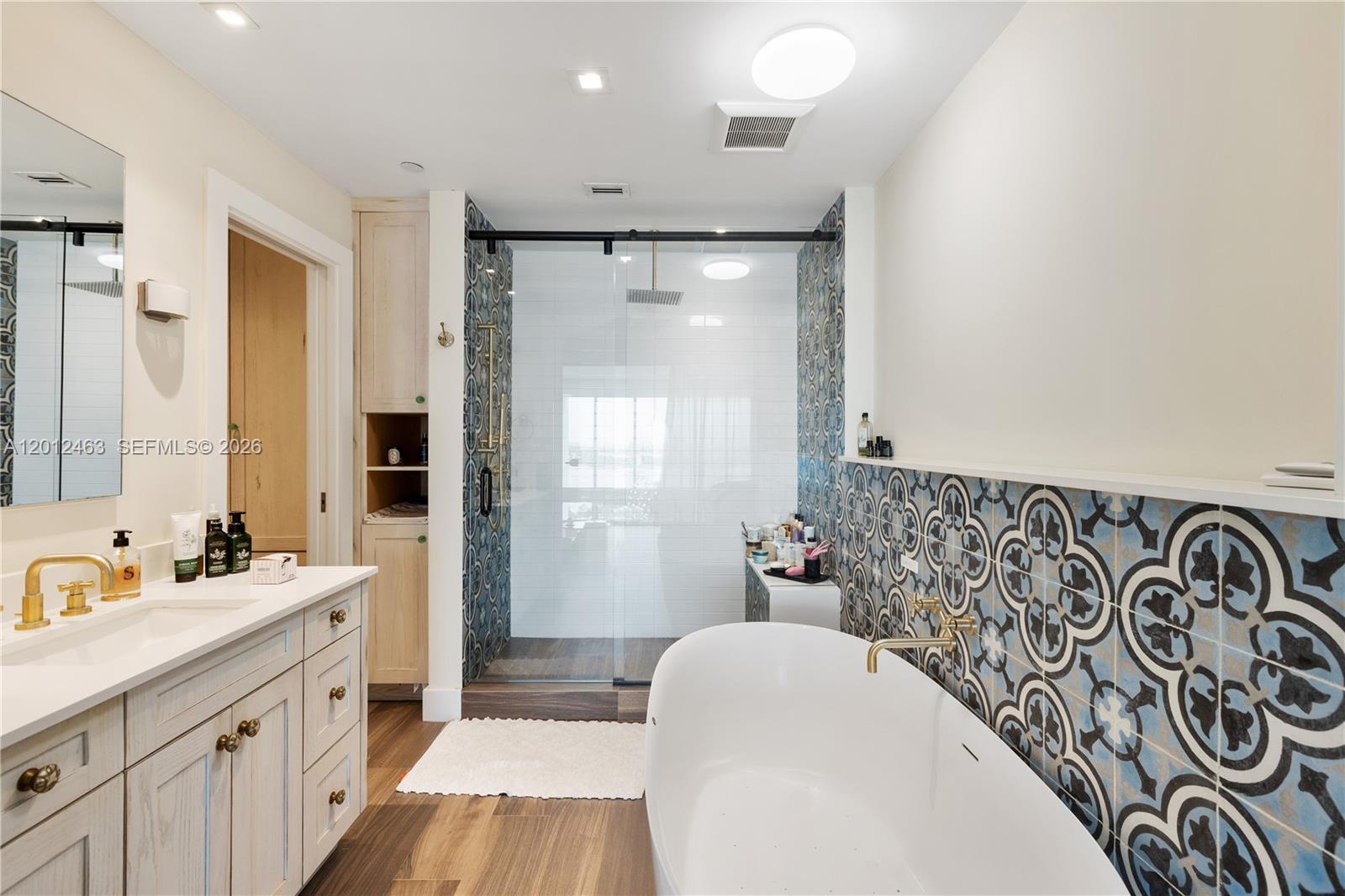 1040 Biscayne Blvd #1602 Miami, FL 33132