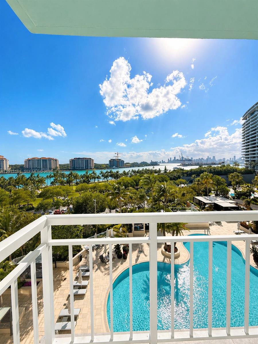 400 S Pointe Dr #707