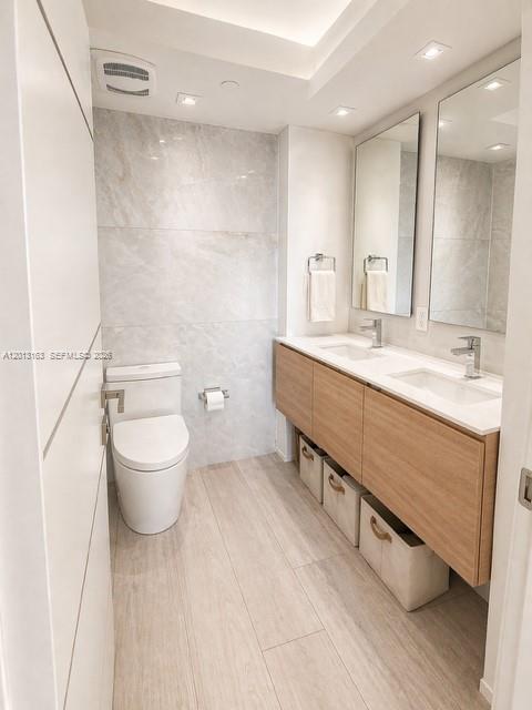 400 S Pointe Dr #707 Miami Beach, FL 33139