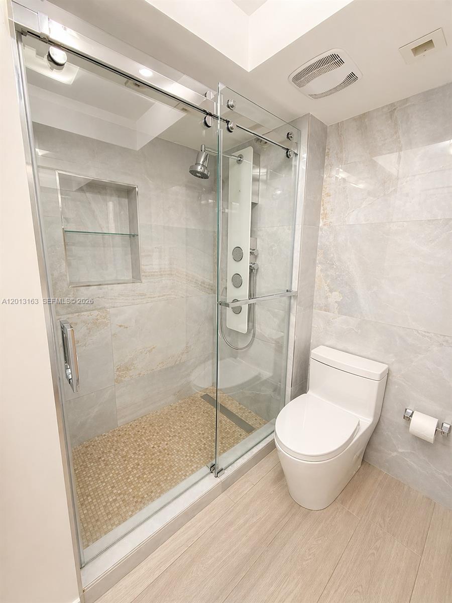 400 S Pointe Dr #707 Miami Beach, FL 33139