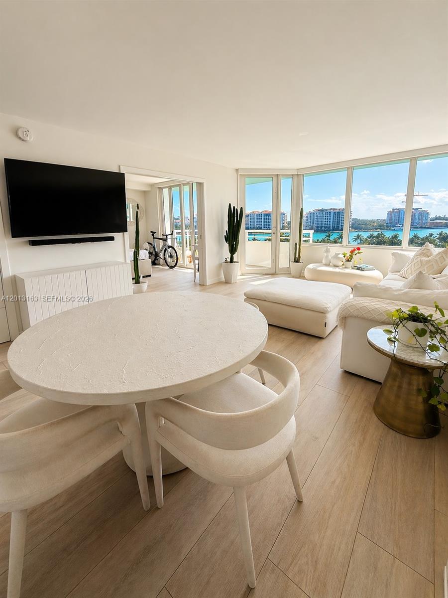 400 S Pointe Dr #707 Miami Beach, FL 33139