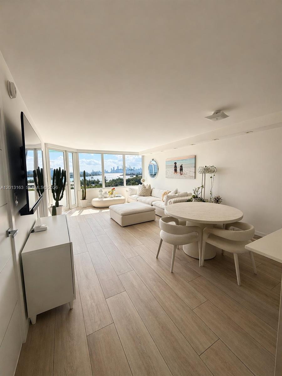 400 S Pointe Dr #707 Miami Beach, FL 33139