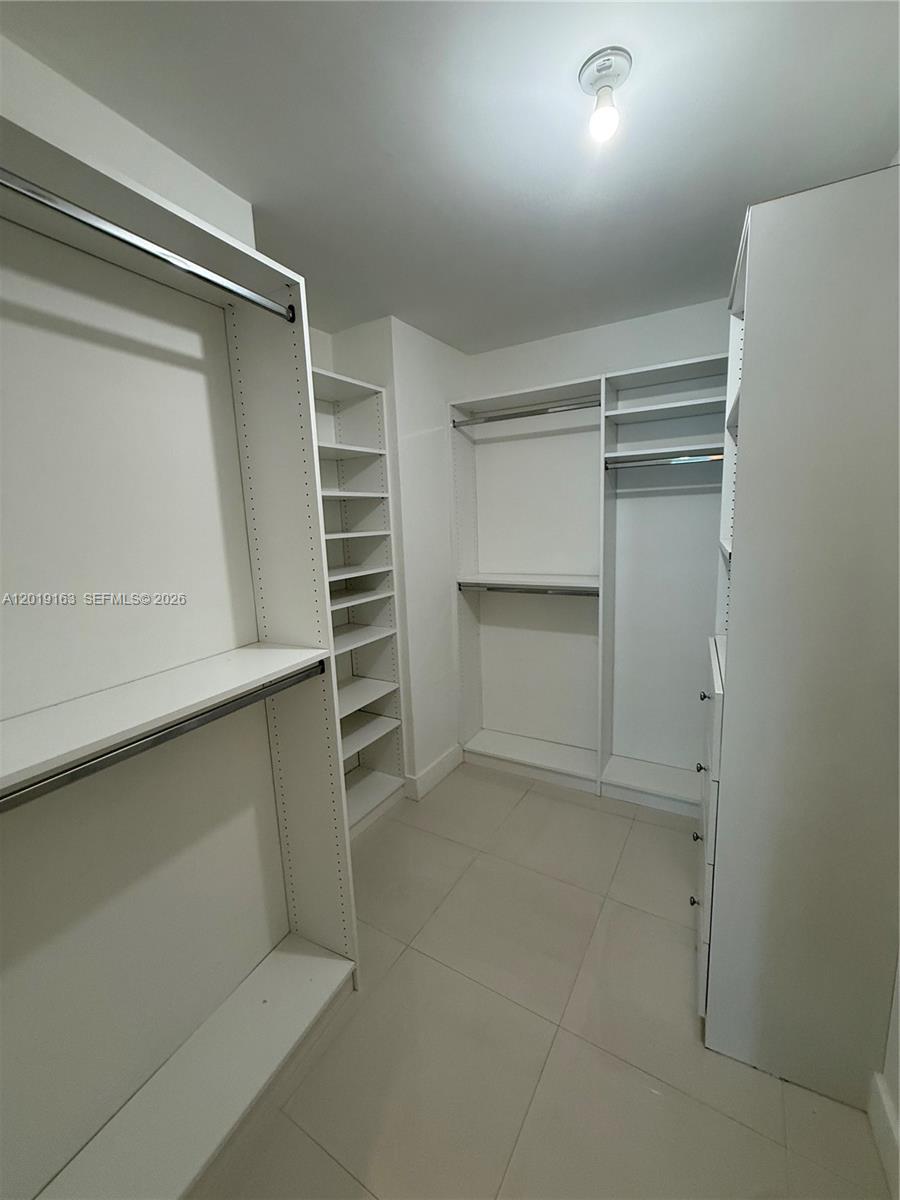 200 Biscayne Blvd Way #4904 Miami, FL 33131