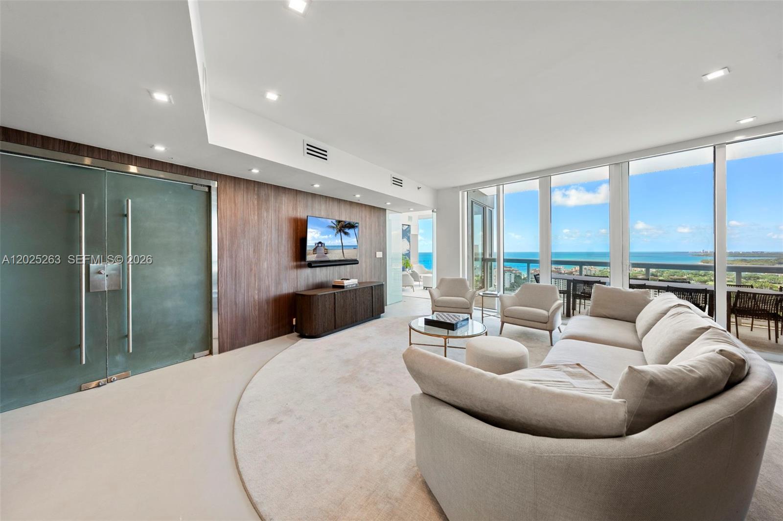 1000 S Pointe Dr #2803 Miami Beach, FL 33139