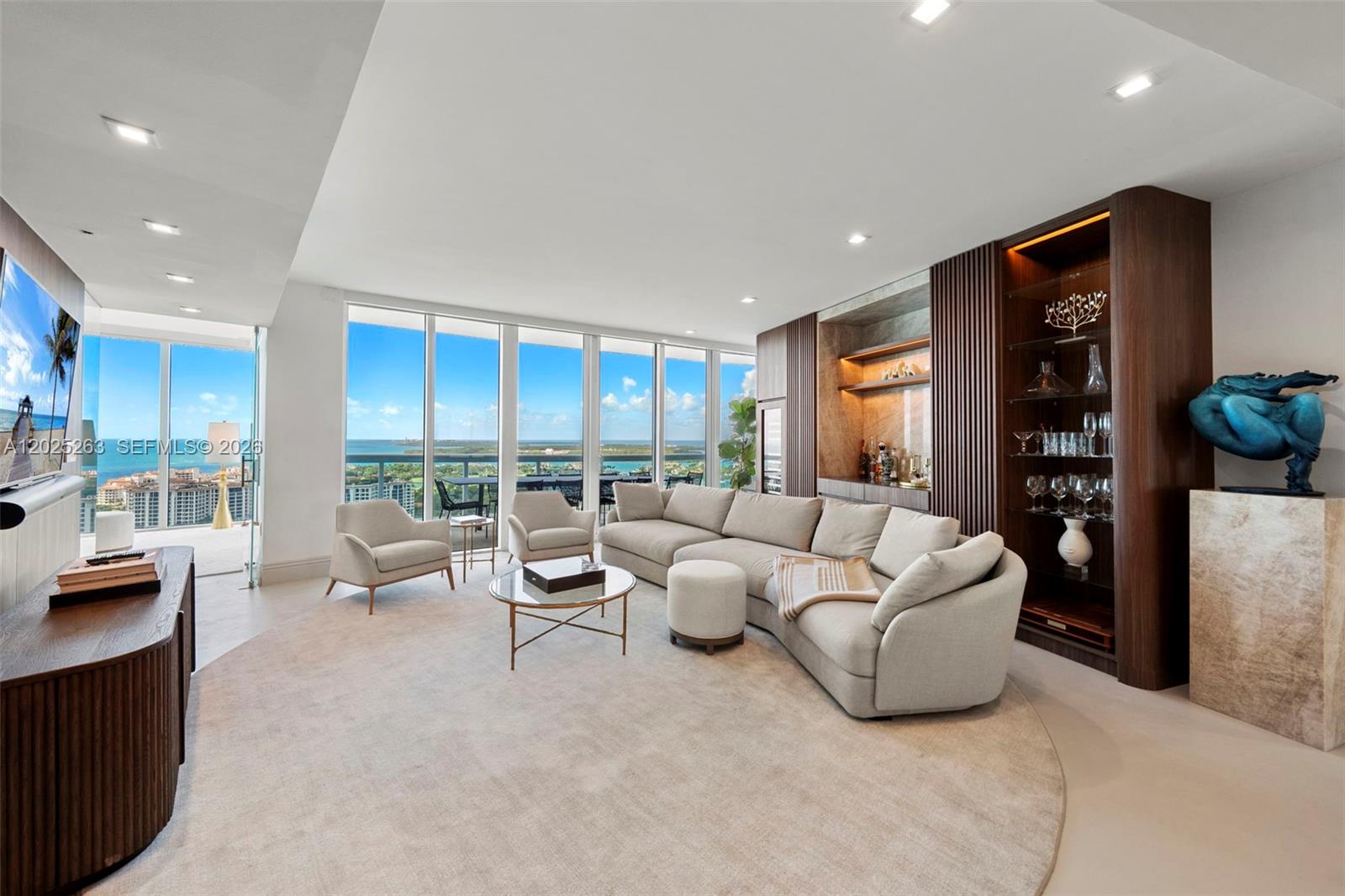 1000 S Pointe Dr #2803 Miami Beach, FL 33139