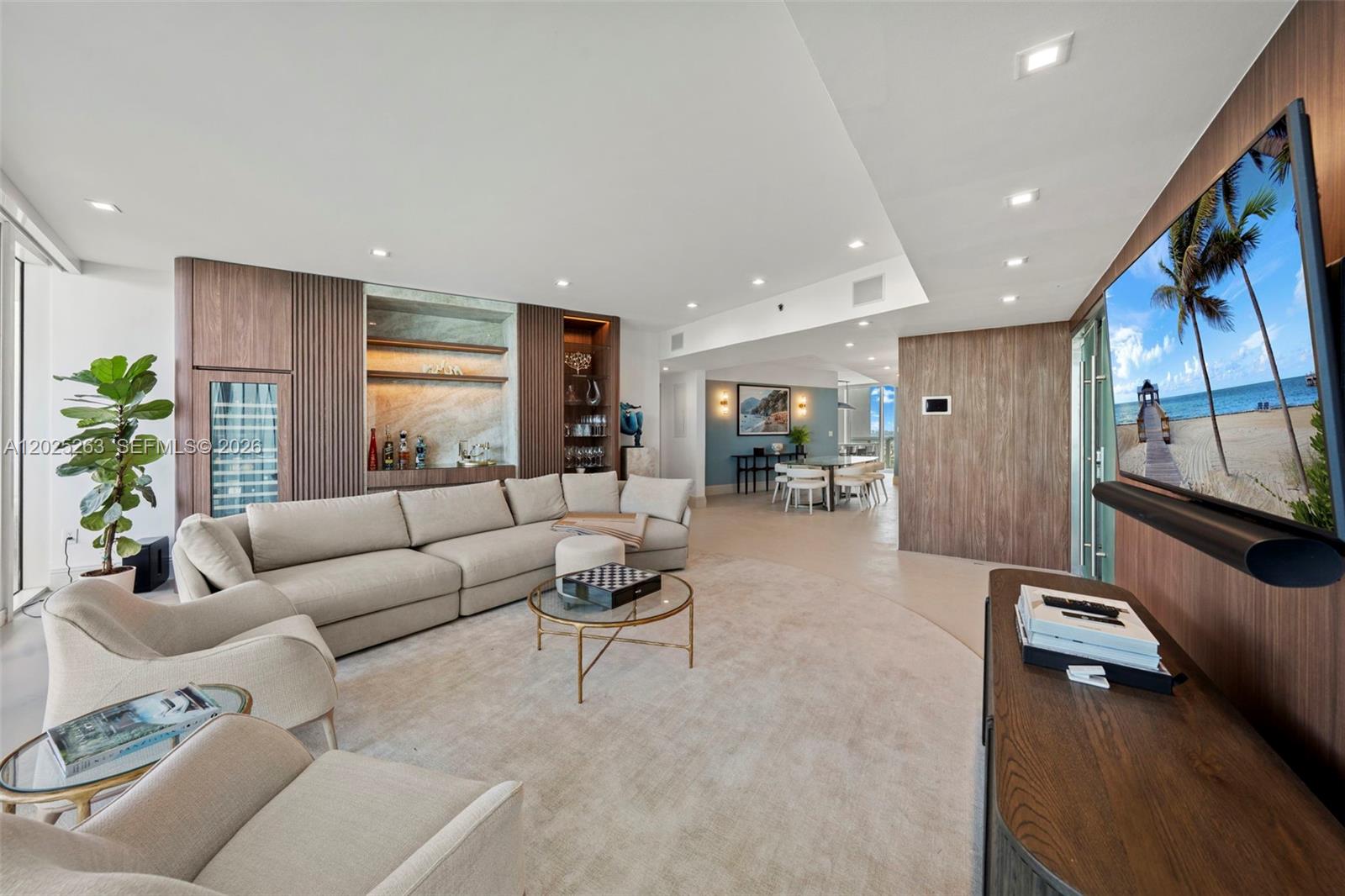 1000 S Pointe Dr #2803 Miami Beach, FL 33139