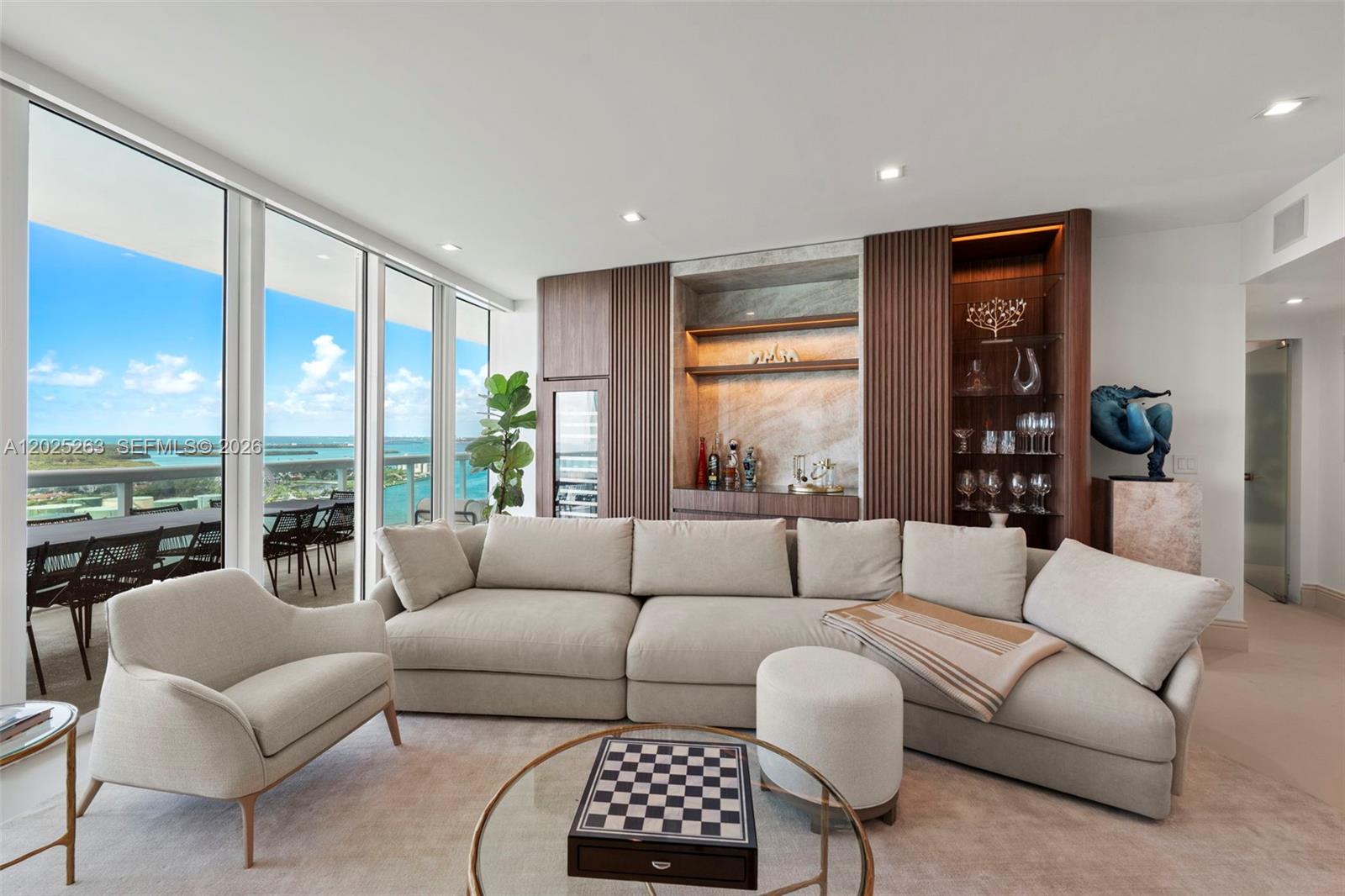 1000 S Pointe Dr #2803 Miami Beach, FL 33139