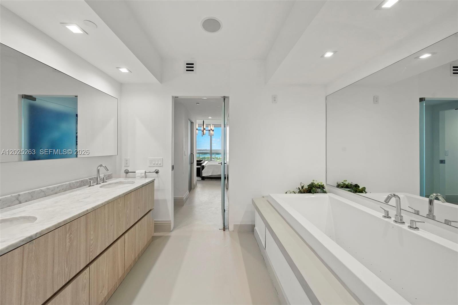 1000 S Pointe Dr #2803 Miami Beach, FL 33139