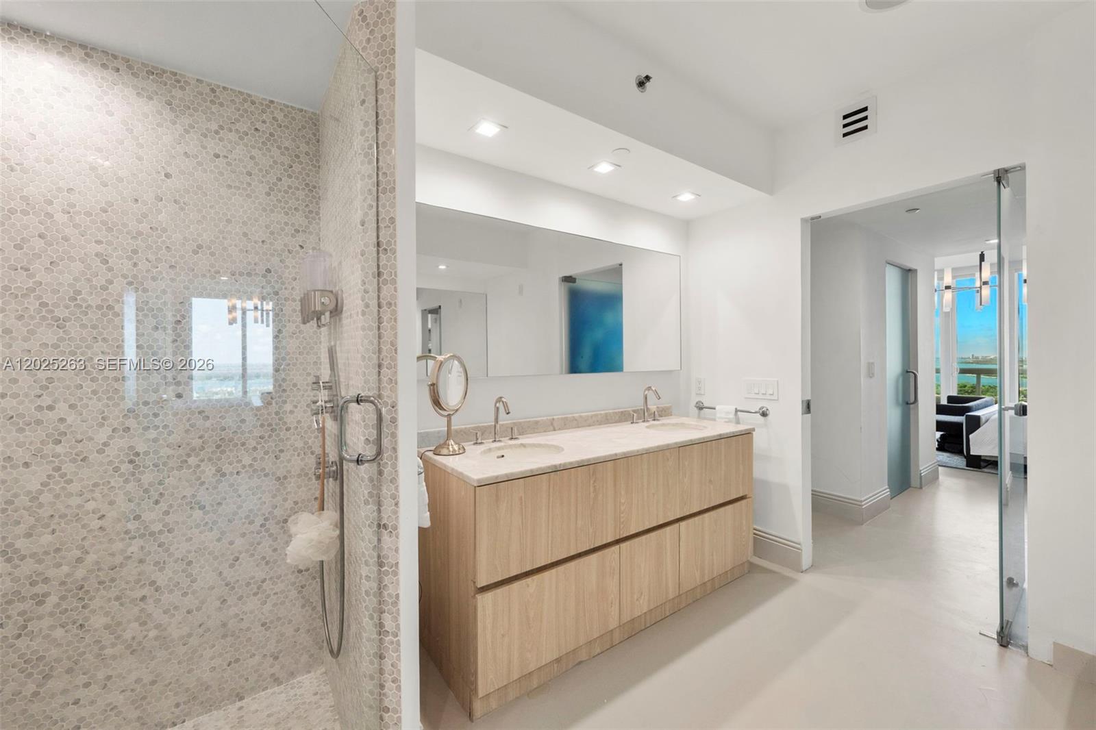 1000 S Pointe Dr #2803 Miami Beach, FL 33139