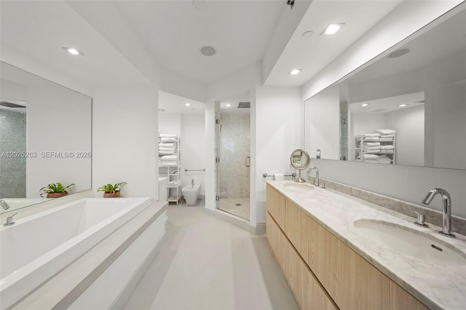 1000 S Pointe Dr #2803 Miami Beach, FL 33139