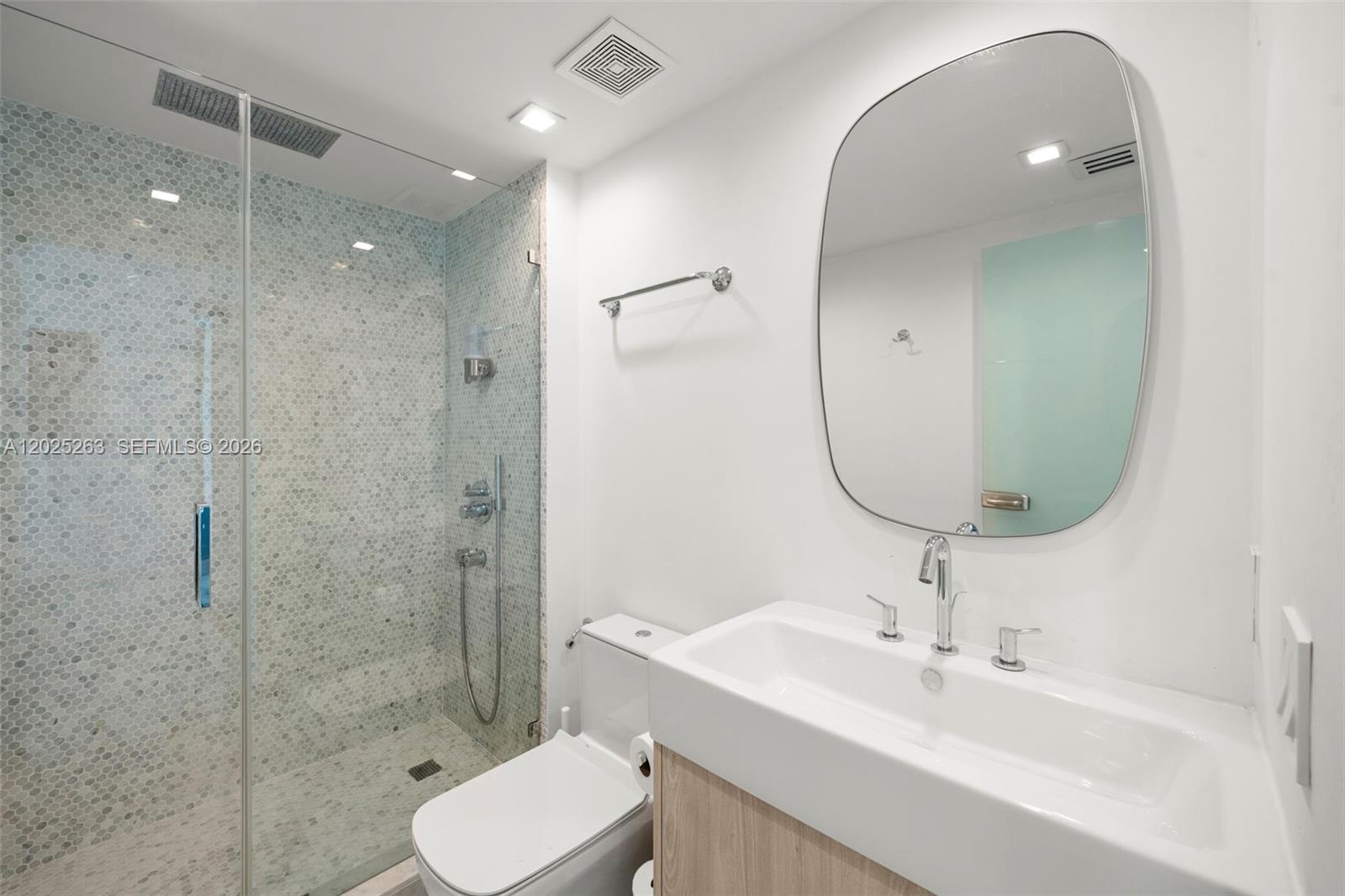 1000 S Pointe Dr #2803 Miami Beach, FL 33139