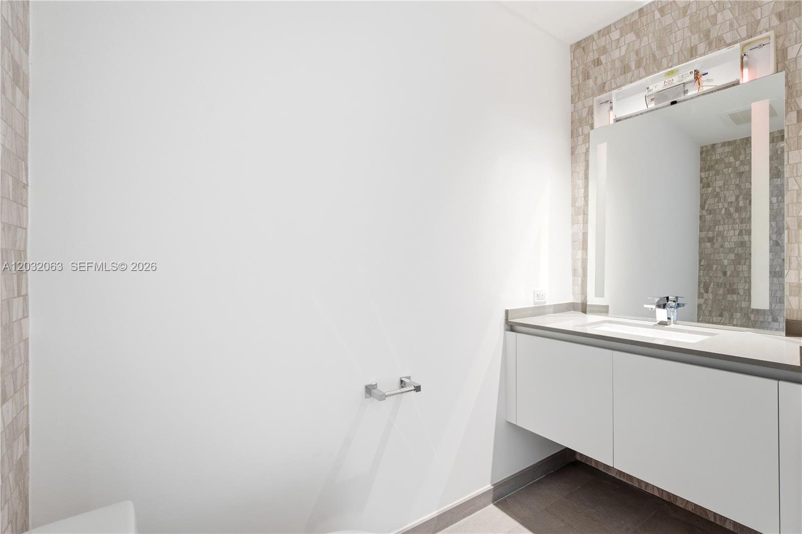 88 SW 7th St #2302 Miami, FL 33130