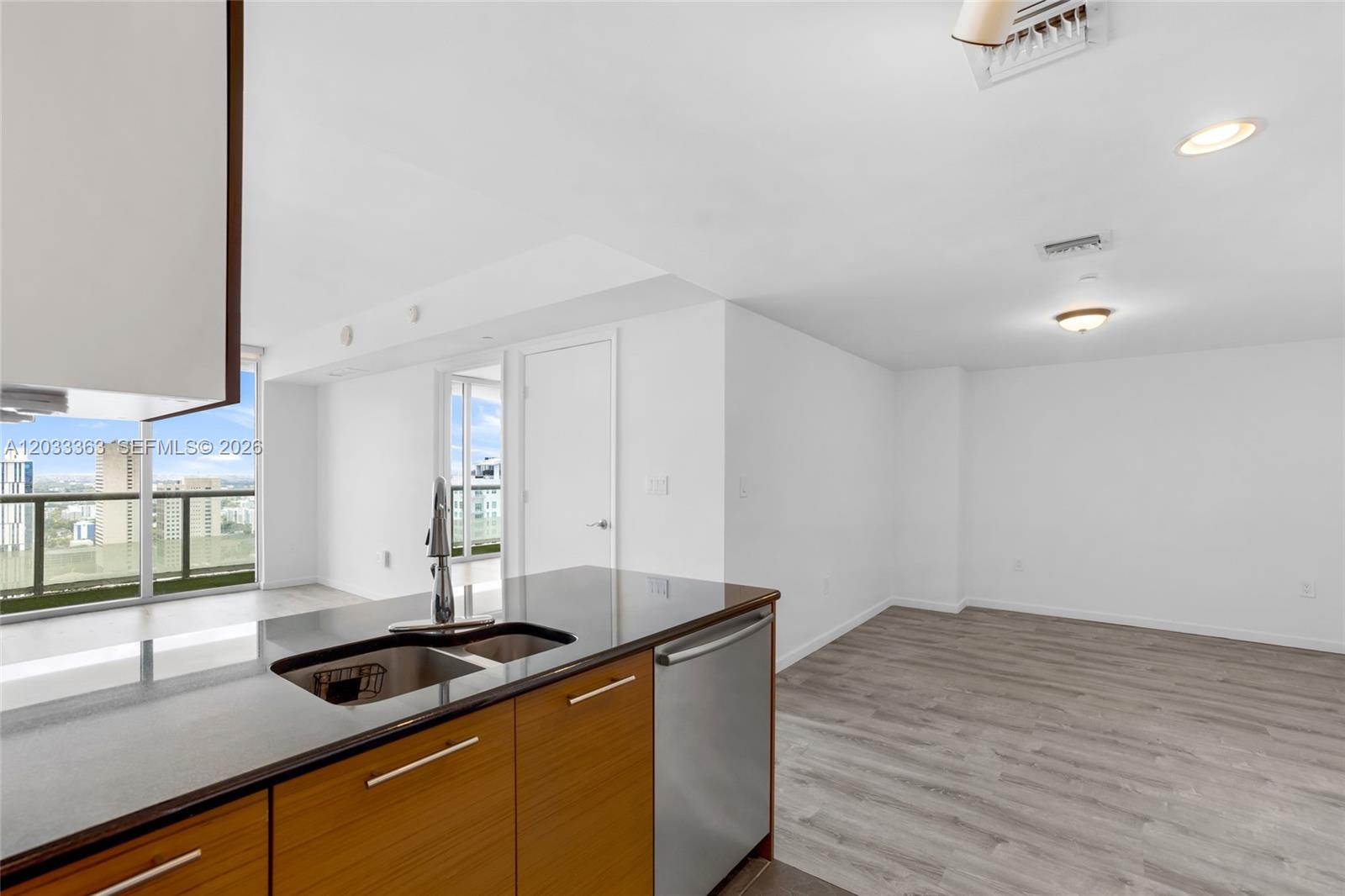 50 Biscayne Blvd #4307 Miami, FL 33132