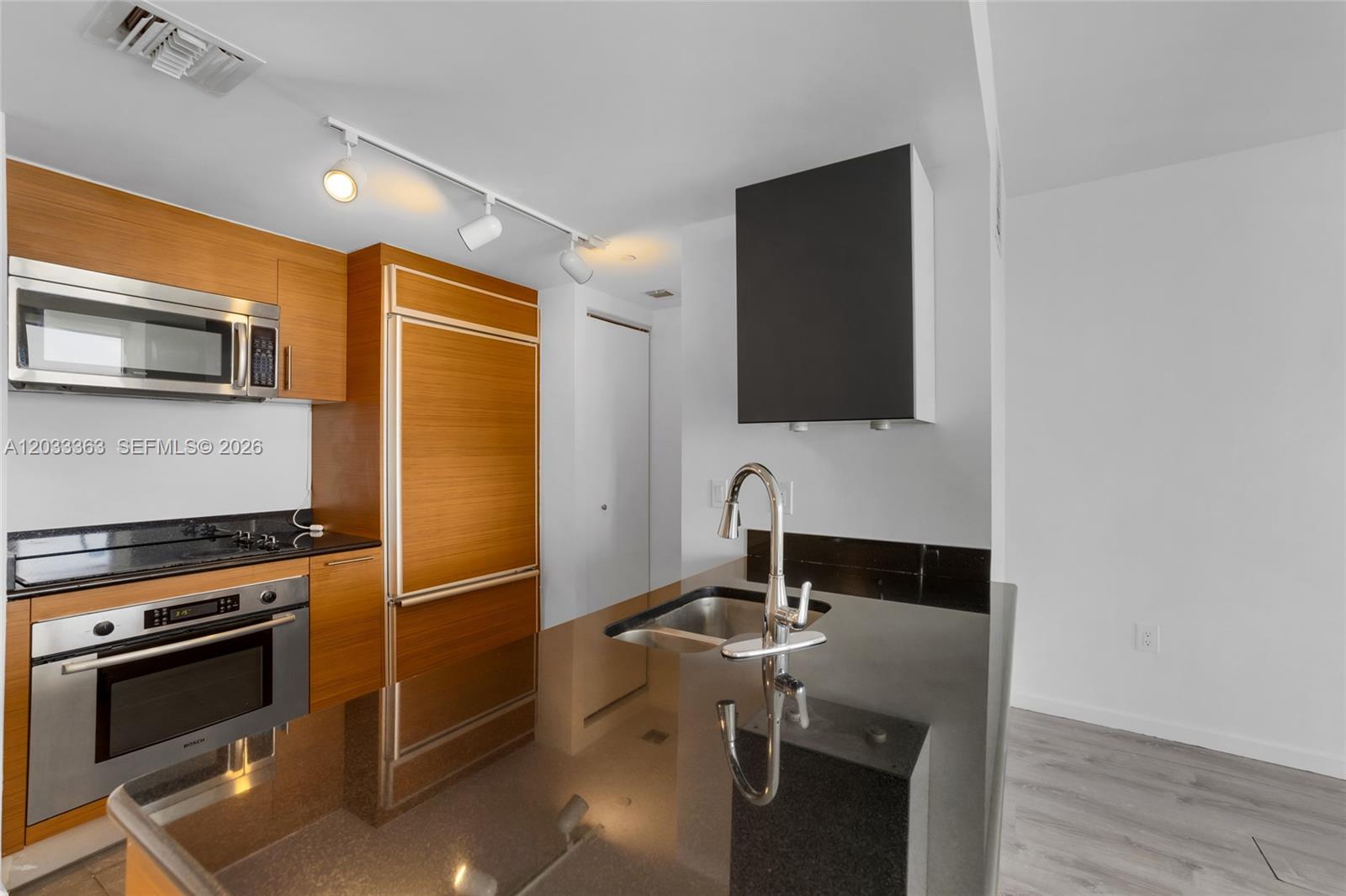 50 Biscayne Blvd #4307 Miami, FL 33132